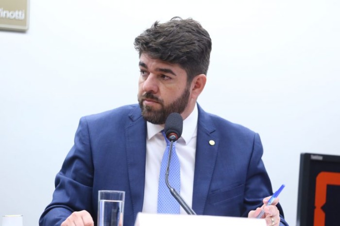 Proposta torna obrigatório sistema de segurança em aparelhos de conexão à internet