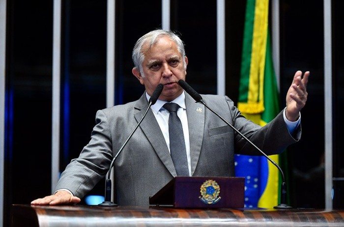 Izalci defende reajuste da segurança pública do DF