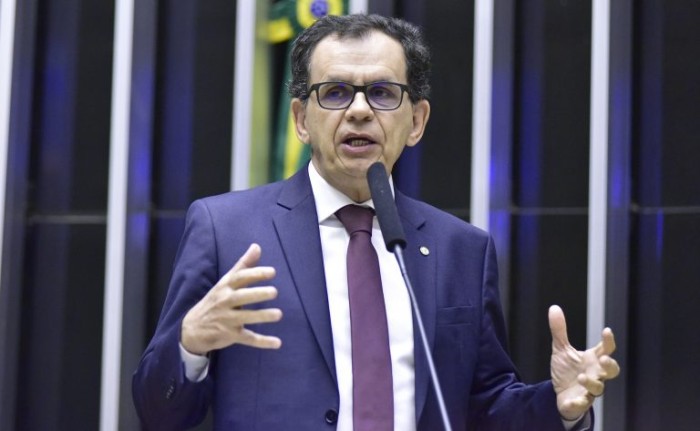 Comissão aprova projeto que prevê gratuidade de estacionamento a idosos
