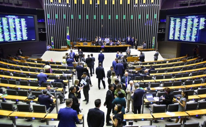 Câmara analisa projeto que prevê divulgação do direito de reconstrução mamária pelo SUS; acompanhe