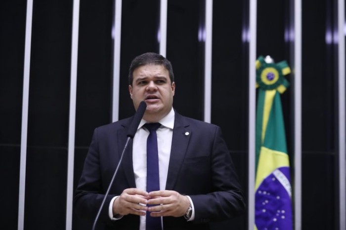 Comissão aprova vagas para veículos usados por pessoas com deficiência em escolas e hospitais