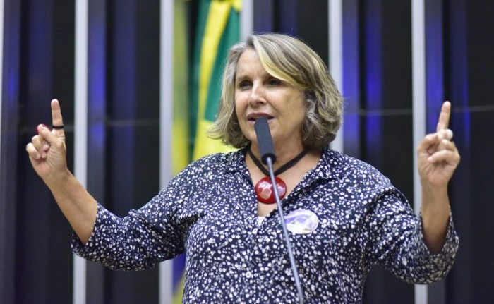 Projeto inclui psicólogos e agentes de serviço social no quadro funcional da educação básica