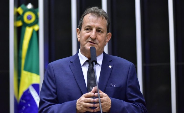 Comissão aprova projeto que proíbe comercialização e consumo de carne de cães e gatos