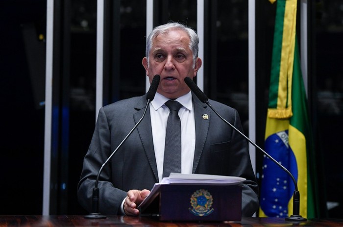 Izalci pede investimentos em educação profissional