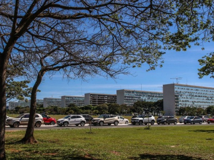 Comissão debate PEC que estabelece reajuste anual para servidores, conforme a inflação