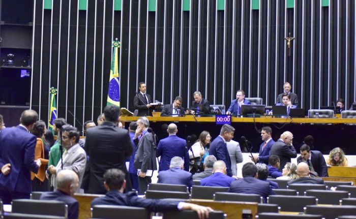 Pelo fim da violência contra mulheres, Plenário analisa projetos da bancada feminina; acompanhe