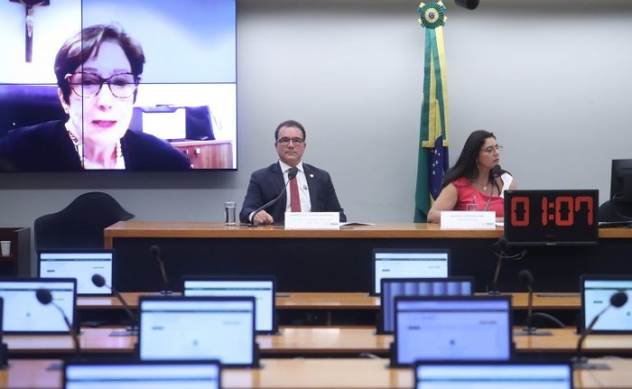 Judiciário precisa melhorar atendimento a mulheres vítimas de violência doméstica, dizem especialistas