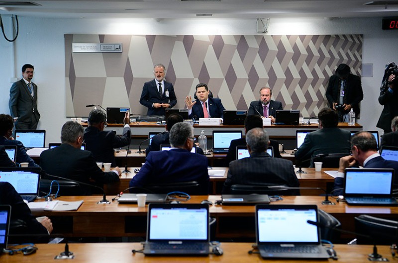 PEC da Transição: relator expande teto de gastos para programas sociais
