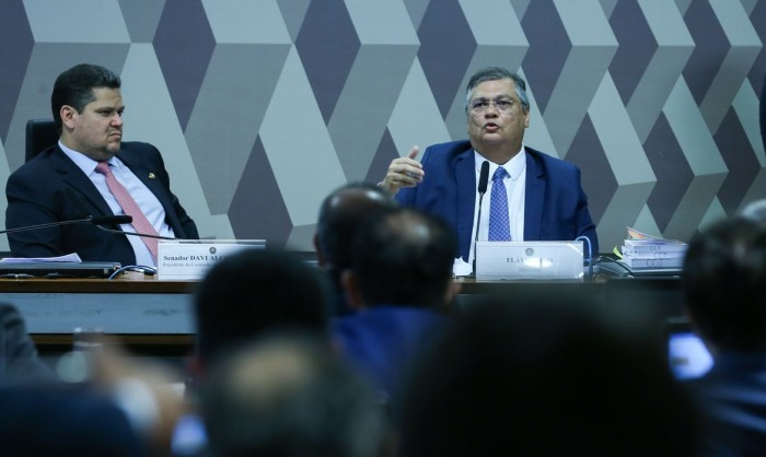 Dino diferencia político de juiz e cita princípios para levar ao STF