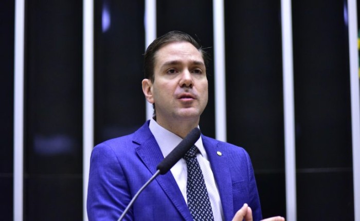 Comissão aprova regras para informações claras sobre hospedagem e intercâmbio no exterior