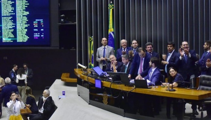 Para compensar quedas de arrecadação, reforma tributária prevê longo período de transição