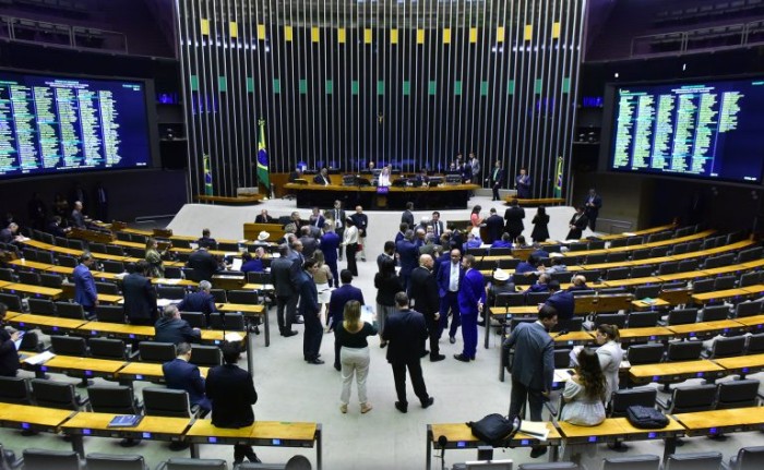 Deputados aprovam urgência para três projetos de lei; acompanhe