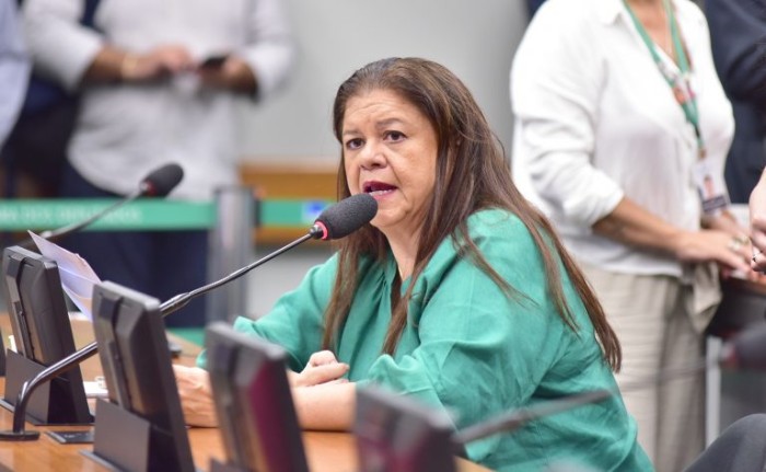 Comissão aprova projeto que classifica como contravenção impedir acesso a métodos de planejamento familiar