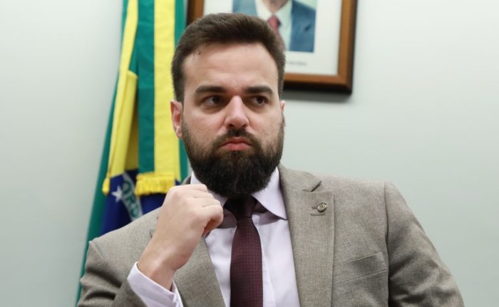Comissão aprova projeto que garante acesso da pessoa com deficiência à telerreabilitação pelo SUS