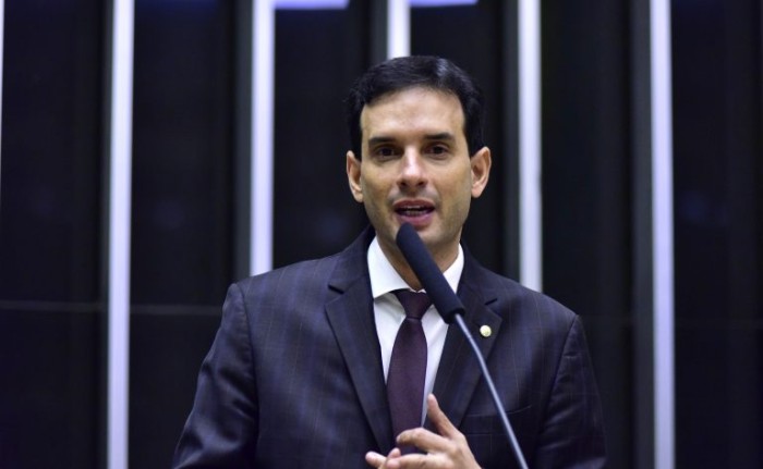 Comissão aprova suspensão do registro de profissional condenado por crime hediondo