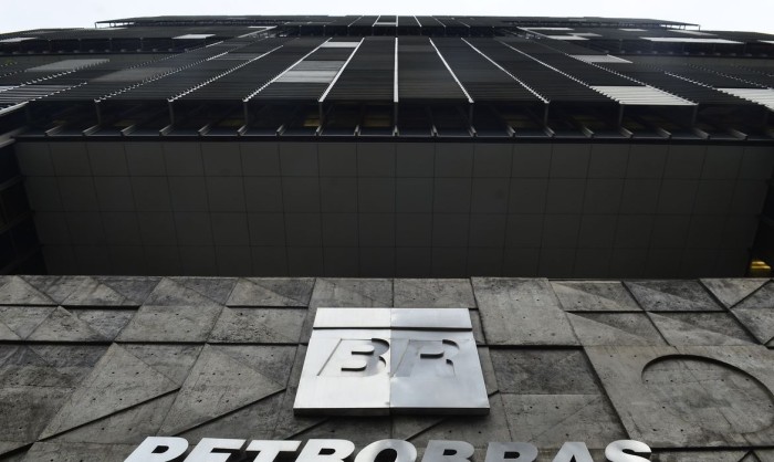 Petrobras assina venda de participação em dois campos em Santos 