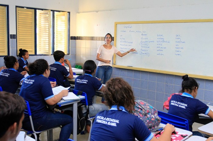 Lei institui diretrizes para valorização de professores