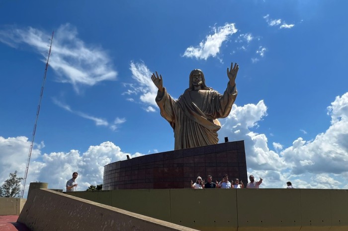Estado apresenta programas e discute parcerias com gestores do turismo da região Oeste