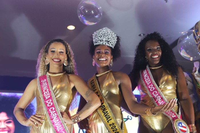 Feirense Naíra Cruz de Oliveira é eleita Rainha do Carnaval 2024