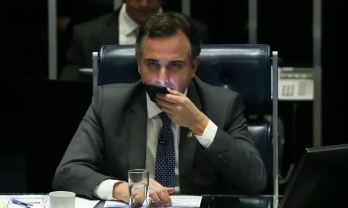 Pacheco pede lista de parlamentares monitorados pela 