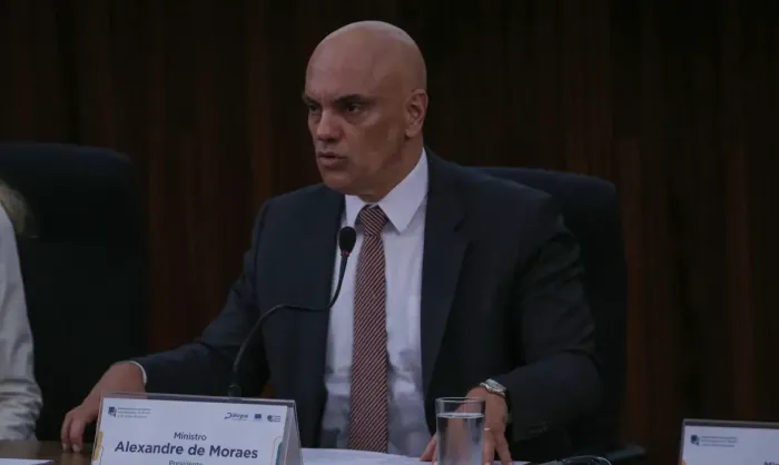Moraes defende punição às big techs que induzirem voto