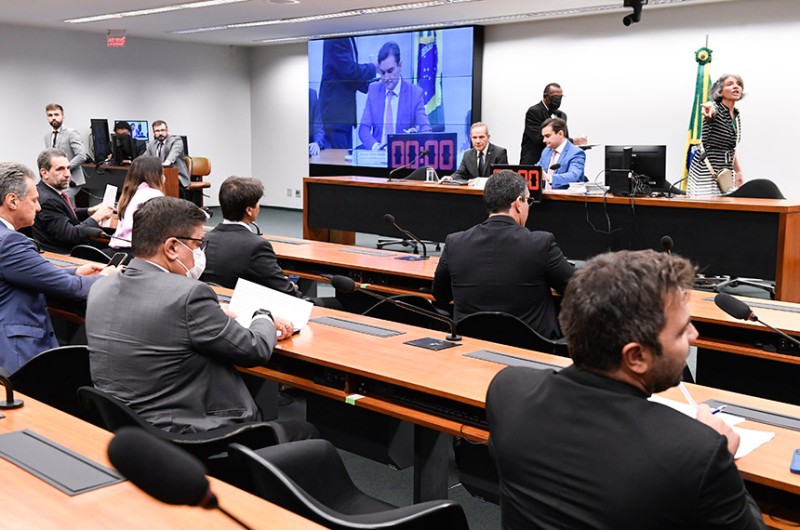 À espera de acordo, CMO suspende reunião