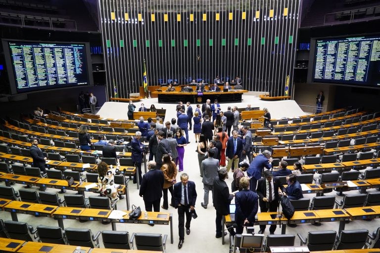 Deputados analisam projeto que inclui símbolo de alimento livre de glúten em embalagens; acompanhe