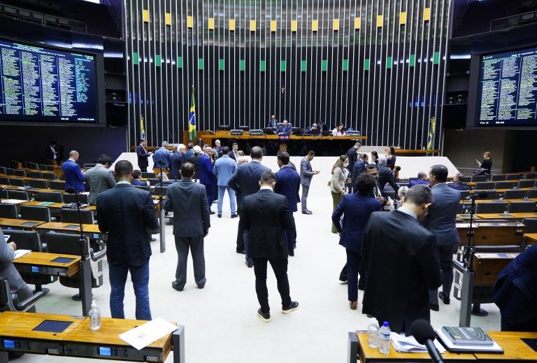 Câmara faz minuto de silêncio pela morte do monsenhor Jonas Abib