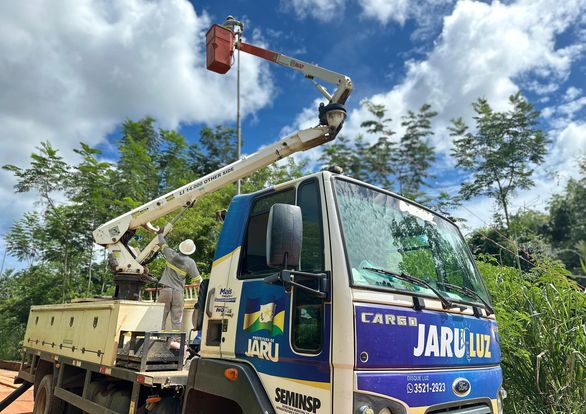 Prefeitura de Jaru instala luminárias de Led na Rua Américo Vespúcio, no Jardim dos Estados