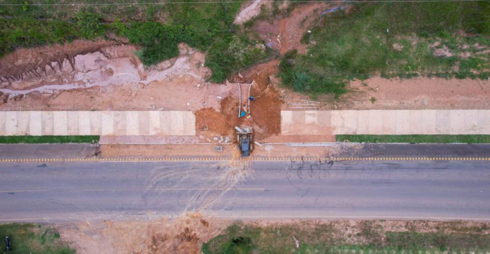 Obras de construção da pista de caminhada seguem em fase final
