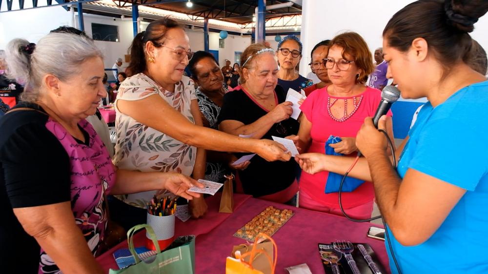 Centro de Convivência Viver Bem realiza ação da Campanha Março Pink