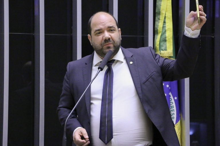 Comissão aprova projeto que reduz gradualmente subsídios da conta de luz
