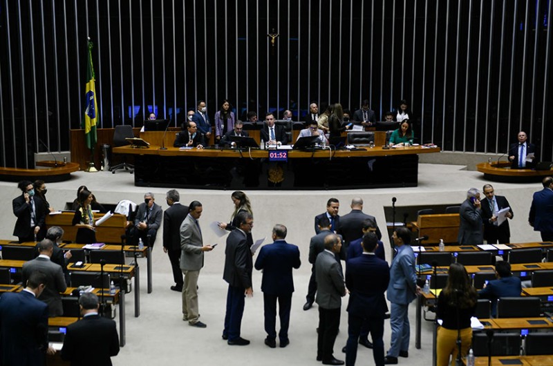 Congresso adia apreciação de sete vetos