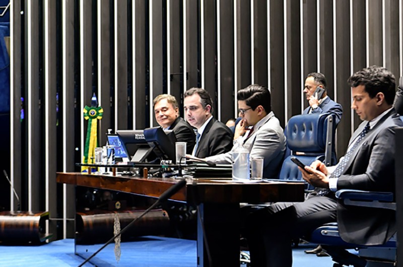 Aprovada isenção de IR na participação nos lucros de empregados; texto vai à Câmara