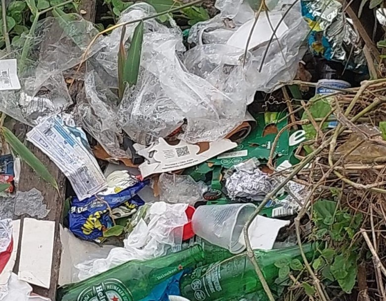 Prefeitura alerta que descarte irregular de lixo é crime ambiental, obstrui canais e aumenta as alagações