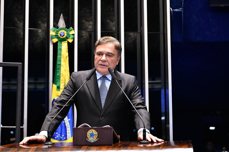 Em despedida do Senado, Alvaro Dias destaca 'trabalho incansável' no combate à corrupção