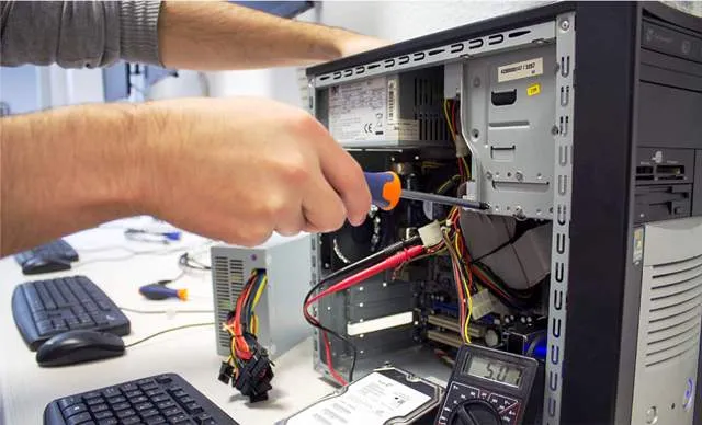 Operador de computador é uma das opções para quem pretende se profissionalizar com o programa Vencer, em Jaru