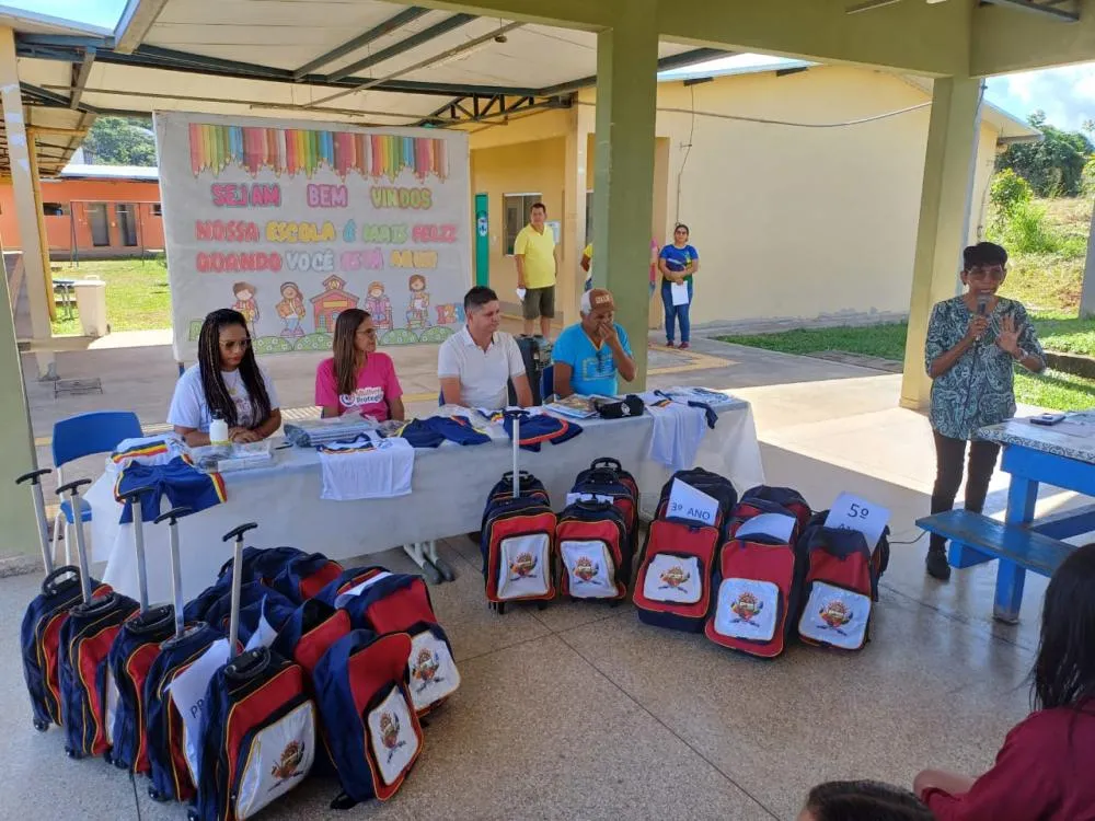 Prefeitura de Guajará-Mirim realiza entrega dos Kits Escolares ao Distrito de Surpresa