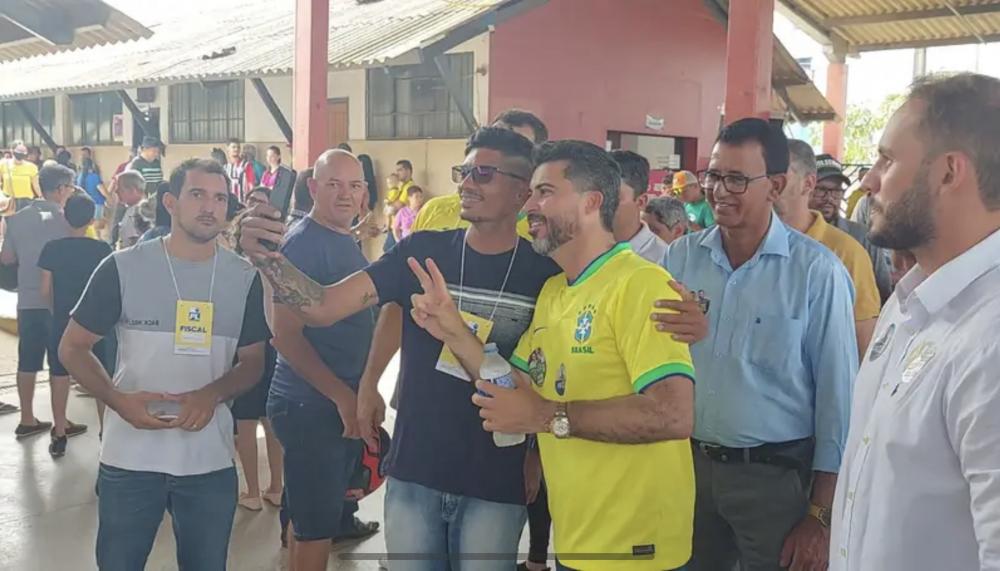Marcos Rogério vota na escola Aluisio Ferreira em Ji-Paraná