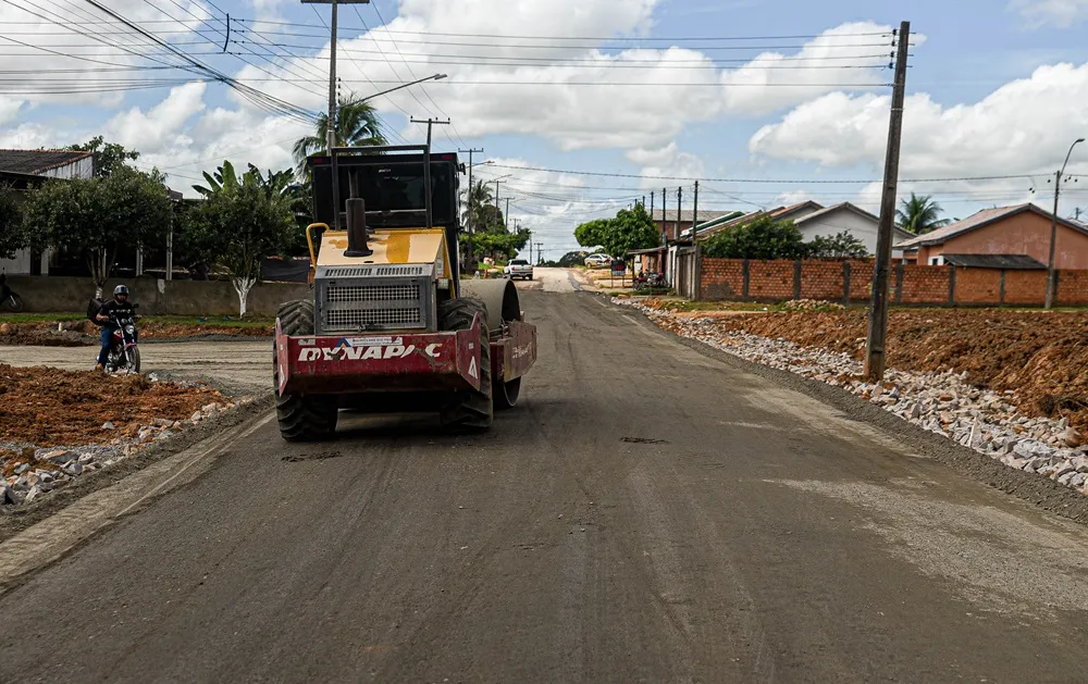 Prefeitura conclui base para a pavimentação da rua Rondônia