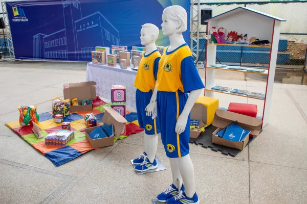 Prefeitura realiza entrega de uniformes escolares na Rede Municipal de Educação
