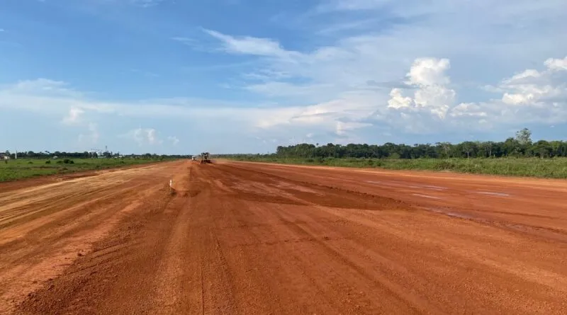 Prefeitura de Rolim de Moura dá ordem de serviço para pavimentação do aeroporto