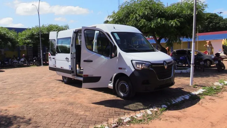 Prefeitura de Guajará-Mirim recebe Van para Transporte de Pacientes da Regulação