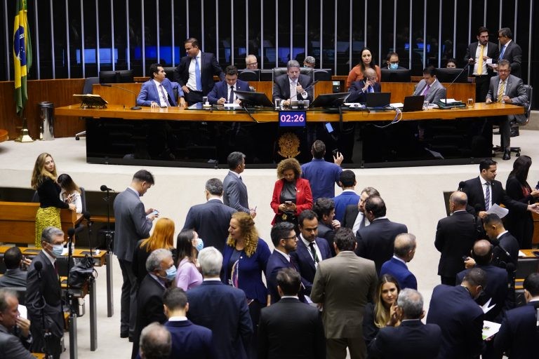 Três partidos declaram voto contrário à PEC da Transição: PL, Novo e Republicanos