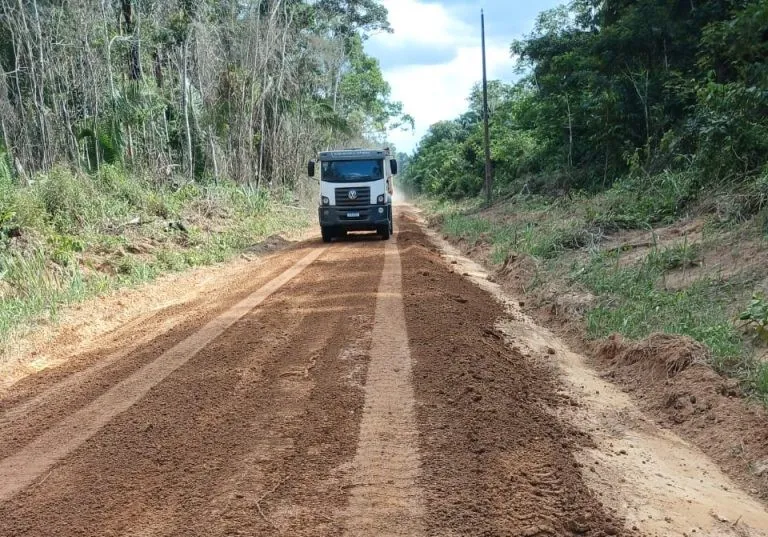 Prefeitura de Guajará-Mirim realiza melhorias nas estradas vicinais