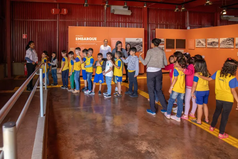 Museu da Estrada de Ferro recebe estudantes do ensino fundamental de Porto Velho