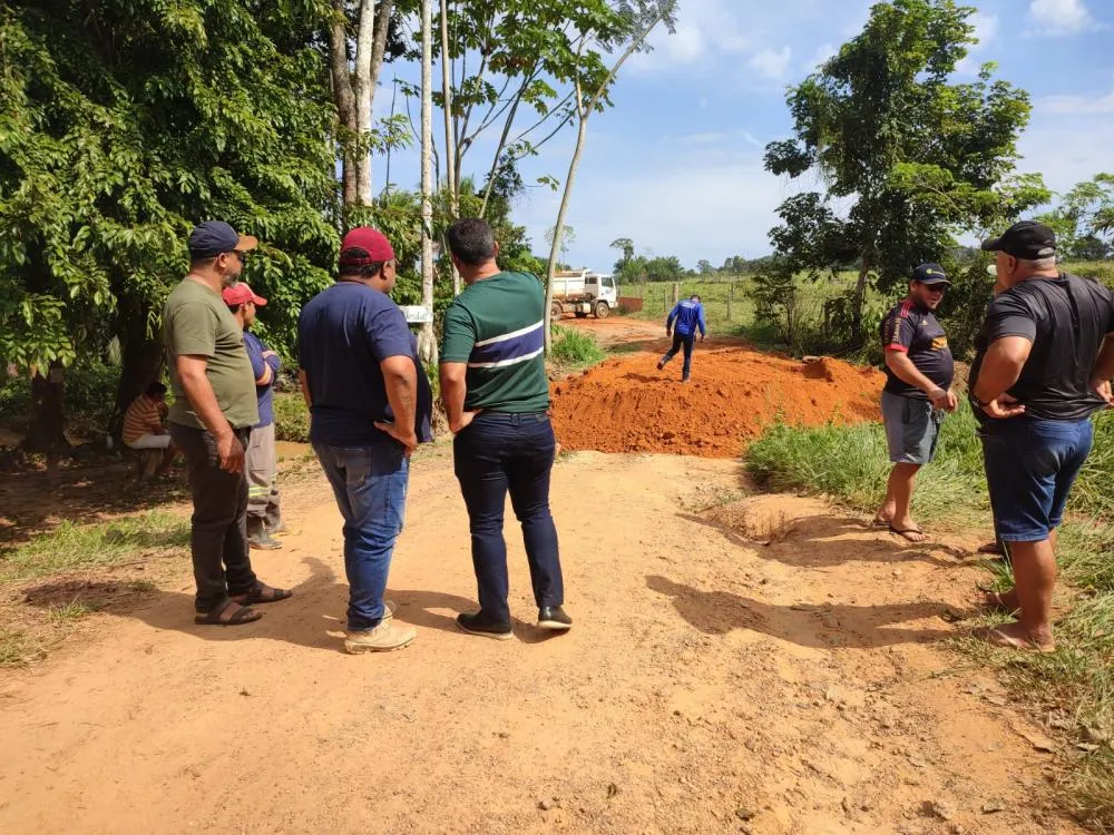 Prefeitura recupera vias no setor chacareiro em Nova Mamoré