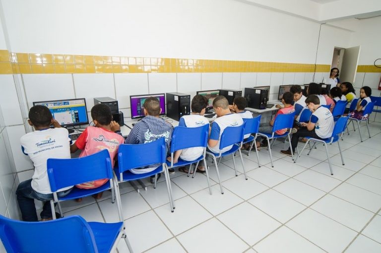Sancionada lei que prevê doação de computadores usados de órgãos públicos para inclusão digital