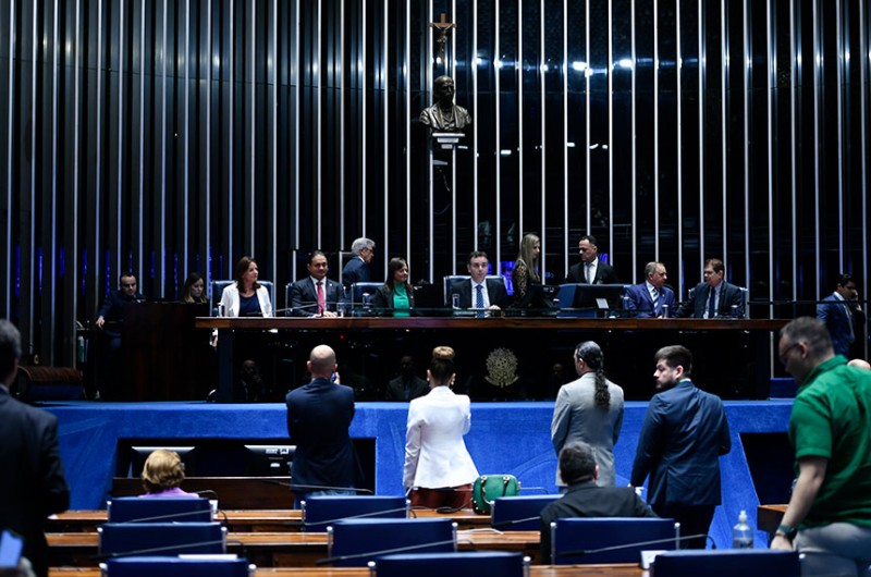 Congresso promulga emenda que impede lei federal de criar despesa sem fonte de receita