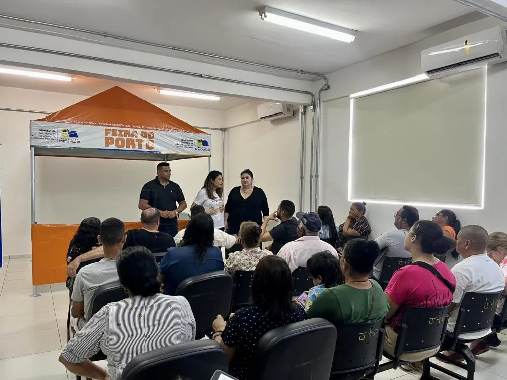 Prefeitura entrega barracas padronizadas aos permissionários
